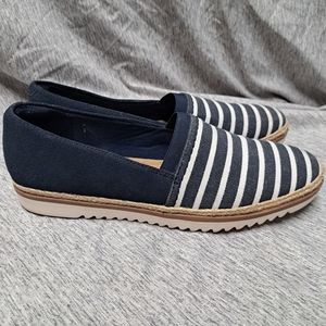 Clark's women's Juliet Monte blue and white loafers size 8.5 good condition